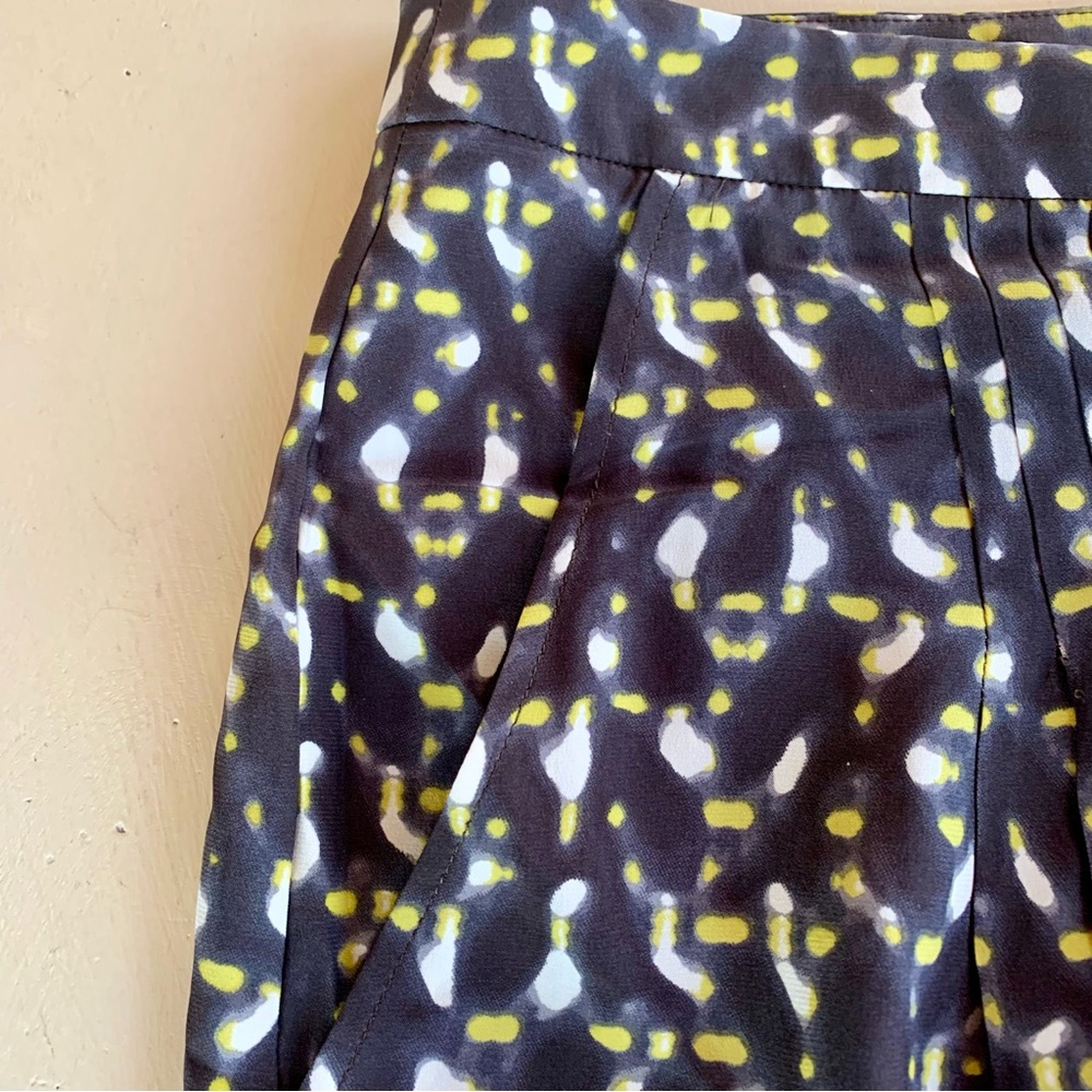 Halston Silk Shorts Brown, White Multicolor Printed Petals Dressy Shorts Size 8 - Picture 8 of 11